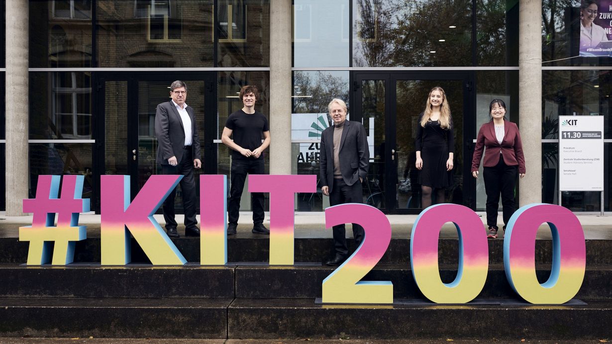 Das Programm für das Jubiläumsjahr stellte das KIT heute bei einer Pressekonferenz vor. (Ausführliche Bildunterschrift am Textende; Foto: Magali Hauser, KIT)