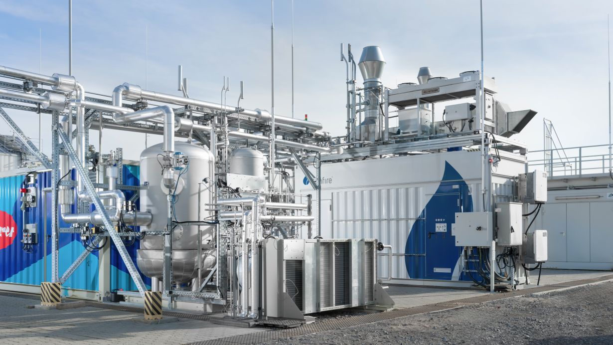 Hocheffiziente Co-Elektrolyse des Industriepartners Sunfire in der weltweit größten Power-to-Fuels Prozesskette zur Synthese von Kraftstoffen am Energy Lab des KIT. 