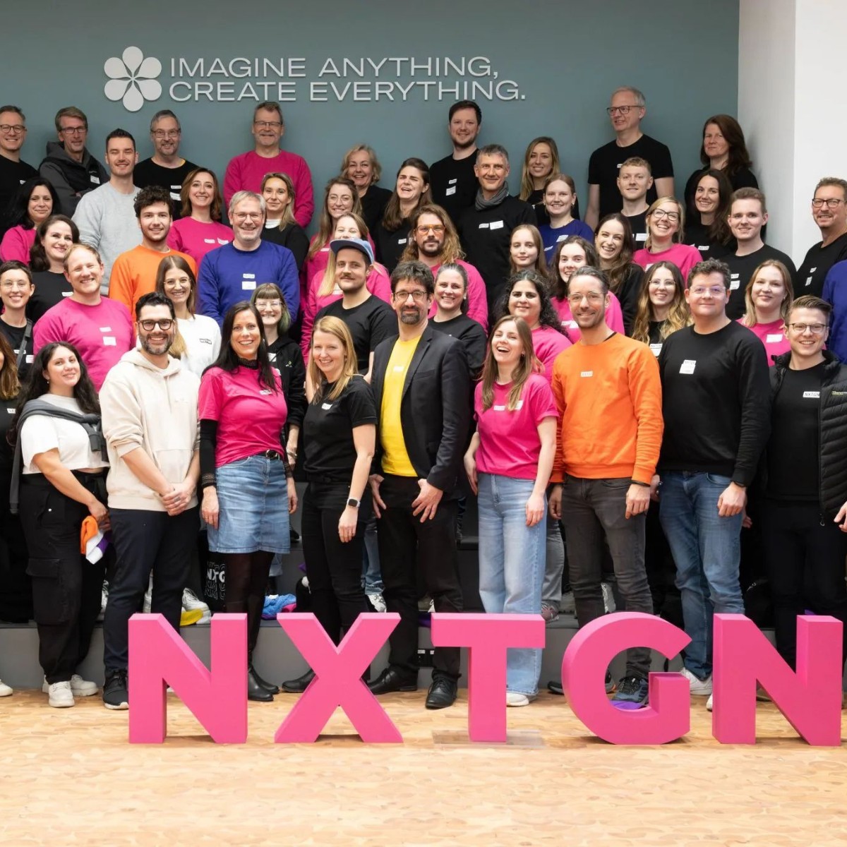 Das Team von IRM. Im Vordergrund die Buchstaben NXTGN.